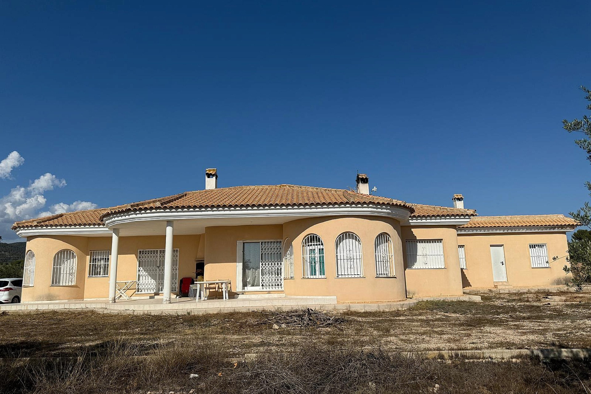 Herverkoop - Villa -
Onil