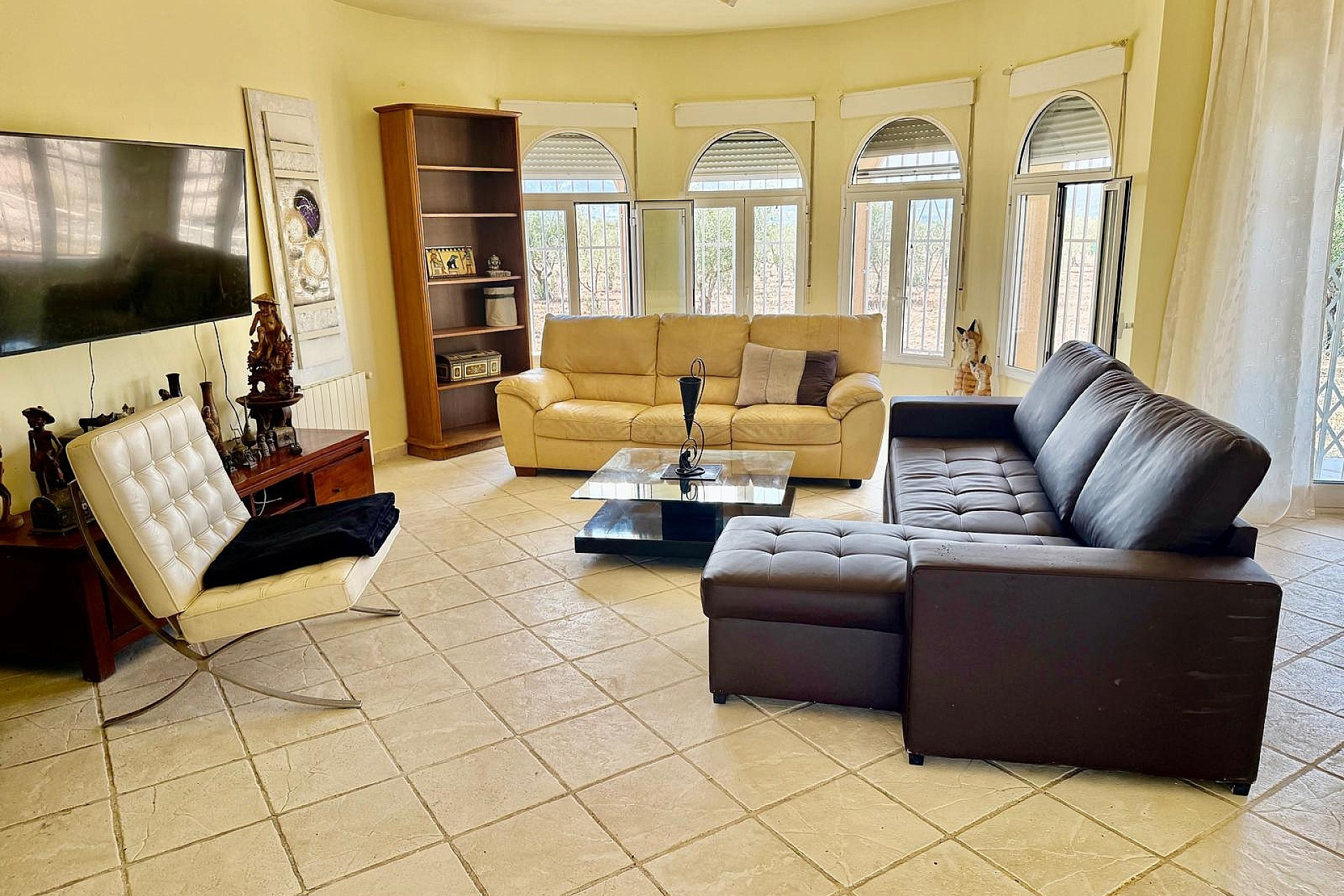 Herverkoop - Villa -
Onil