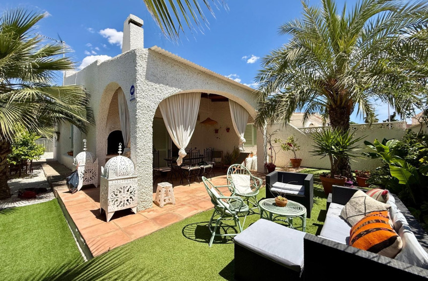 Herverkoop - Villa -
Orihuela Costa - Campoamor