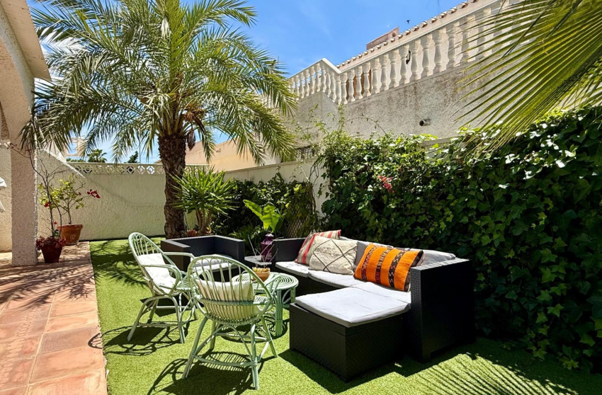 Herverkoop - Villa -
Orihuela Costa - Campoamor