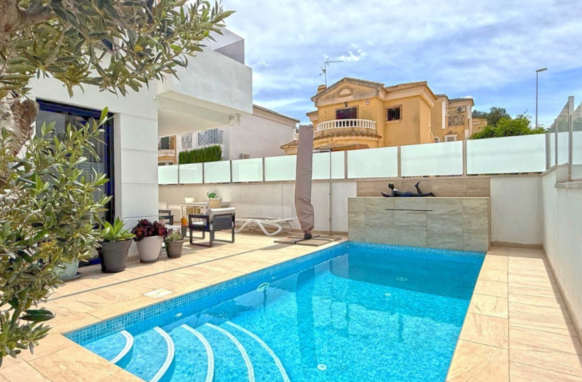Herverkoop - Villa -
Orihuela Costa - Costa Blanca