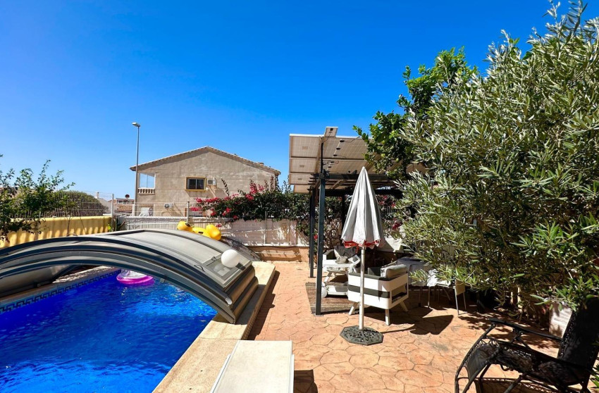 Herverkoop - Villa -
Orihuela Costa - La Regia