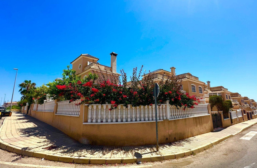 Herverkoop - Villa -
Orihuela Costa - La Regia