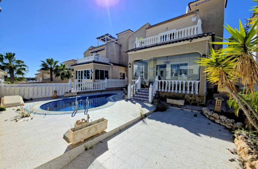 Herverkoop - Villa -
Orihuela Costa - Las Filipinas