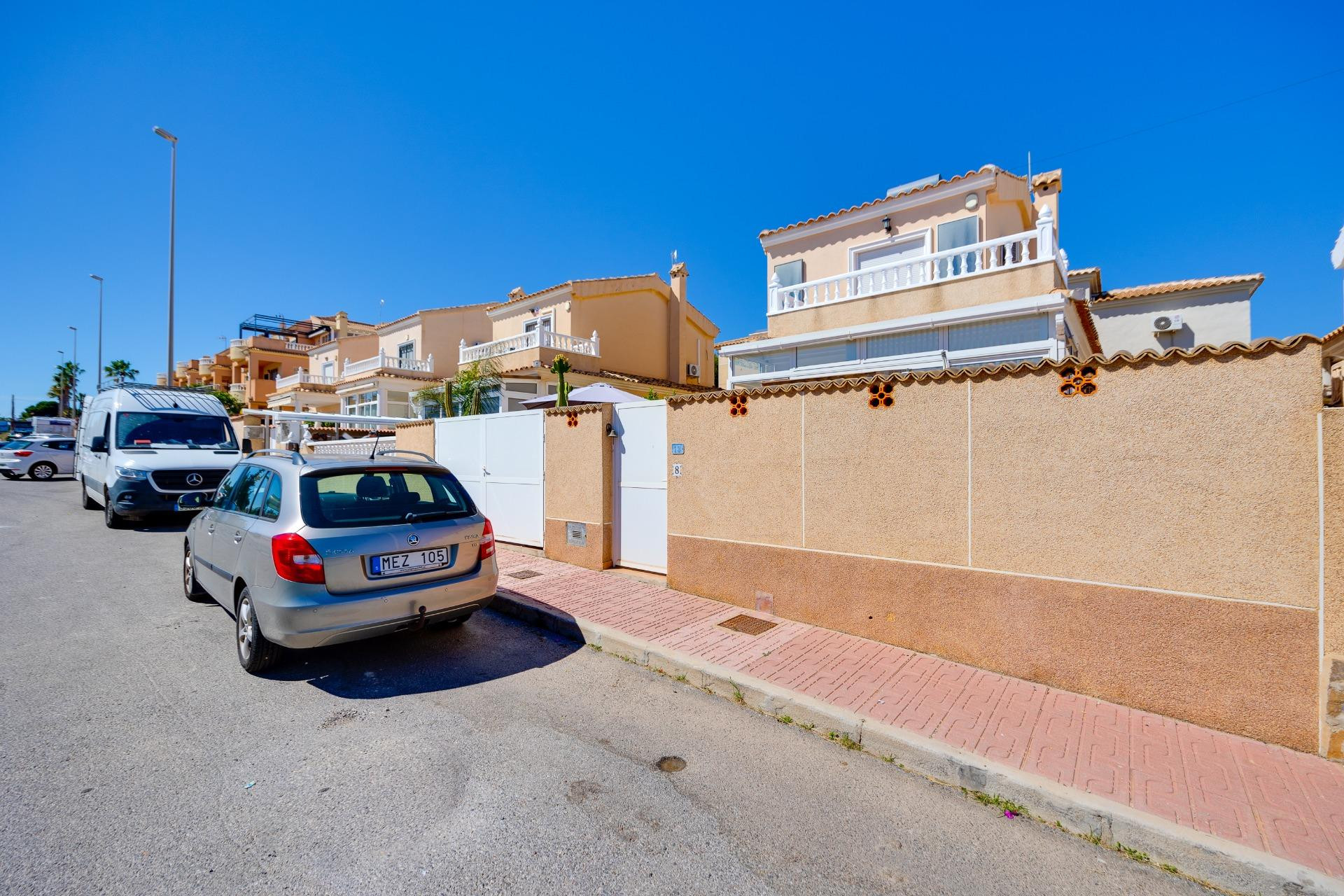 Herverkoop - Villa -
Orihuela Costa - Lomas de Don Juan