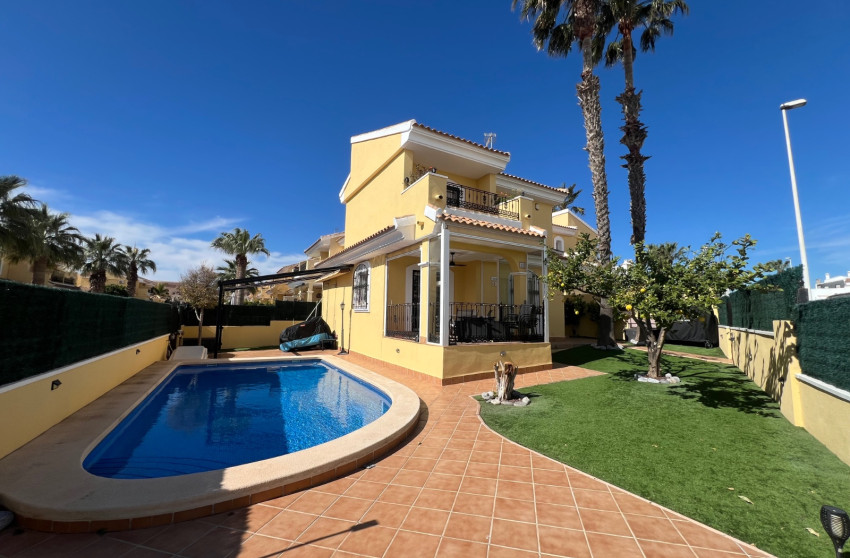 Herverkoop - Villa -
Orihuela Costa - Los Dolses