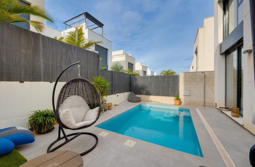 Herverkoop - Villa -
Orihuela Costa - PAU 26