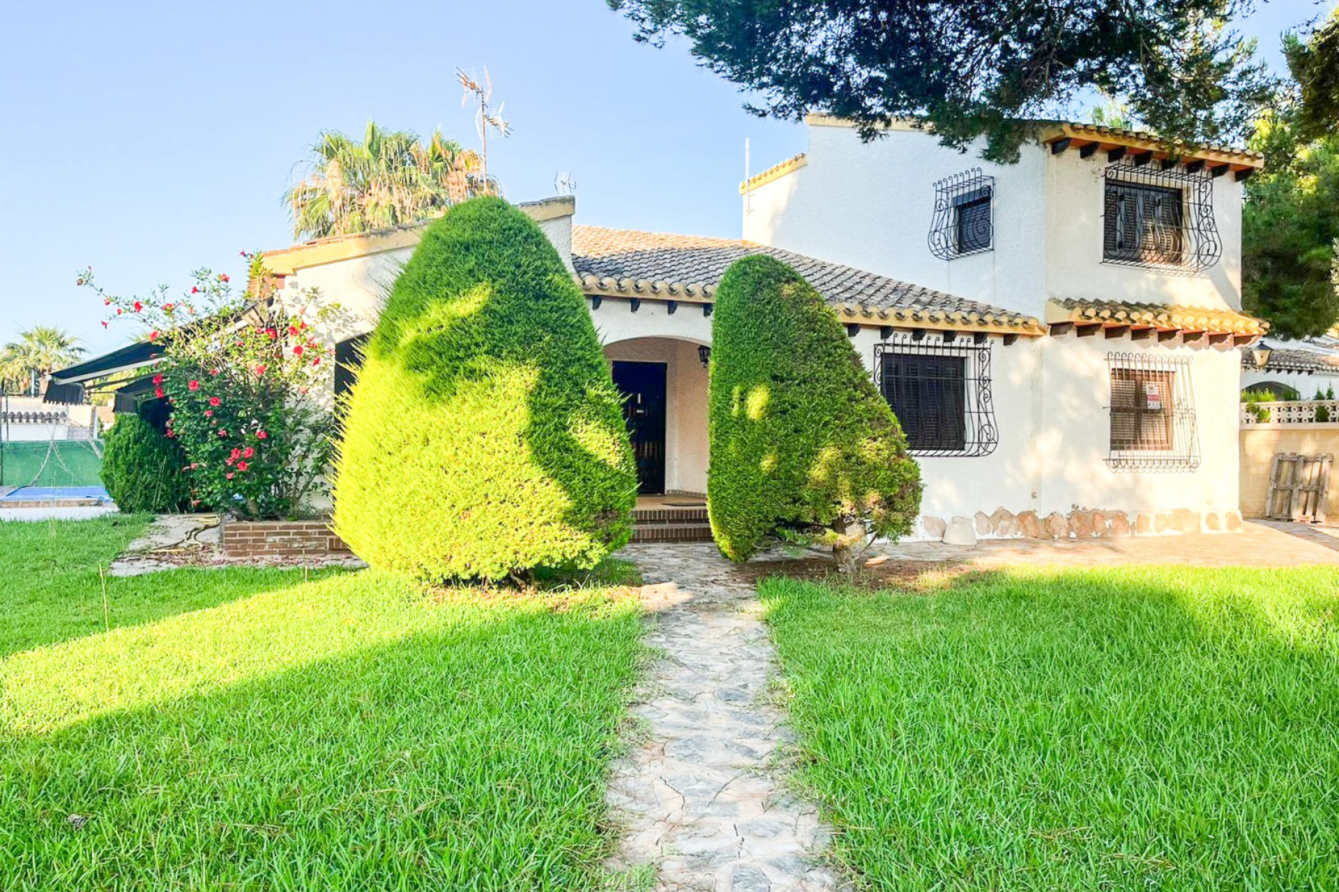 Herverkoop - Villa -
Orihuela Costa - Punta Prima