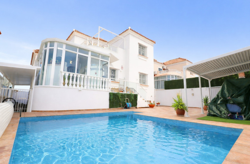 Herverkoop - Villa -
Orihuela Costa - Villamartin