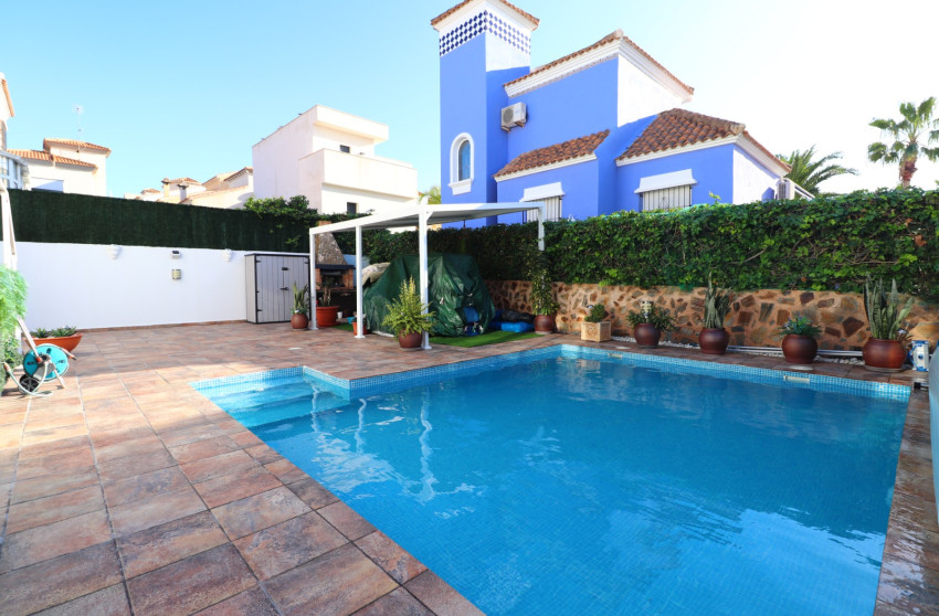 Herverkoop - Villa -
Orihuela Costa - Villamartin