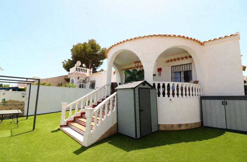 Herverkoop - Villa -
Orihuela Costa - Villamartin