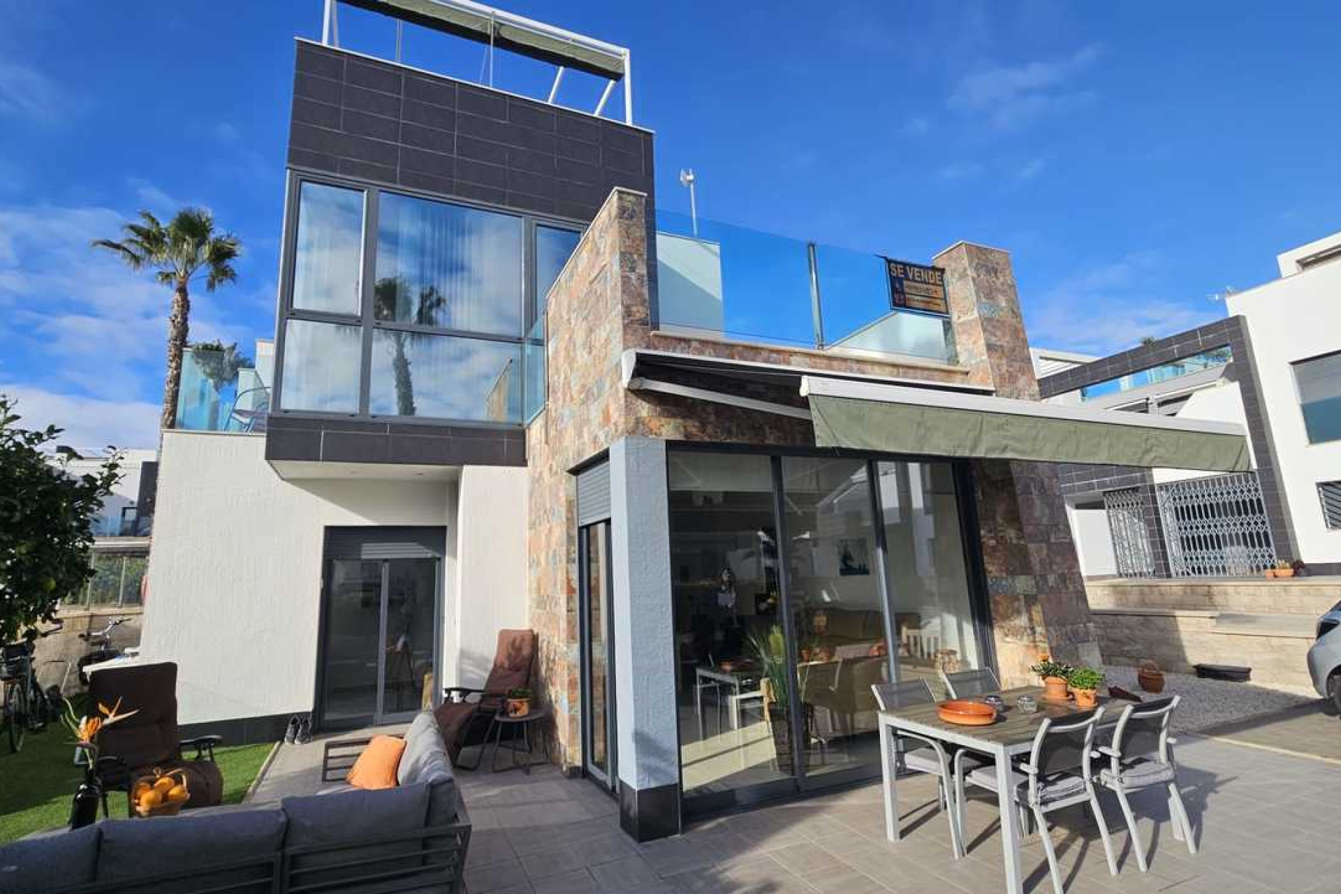 Herverkoop - Villa -
Orihuela Costa