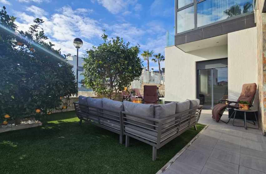 Herverkoop - Villa -
Orihuela Costa