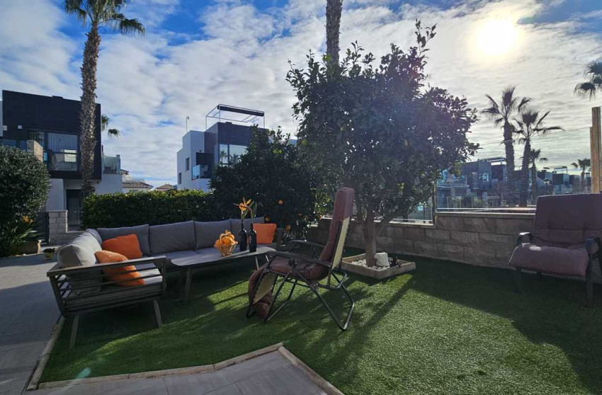 Herverkoop - Villa -
Orihuela Costa