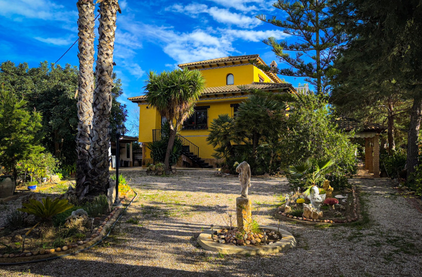 Herverkoop - Villa -
Orihuela