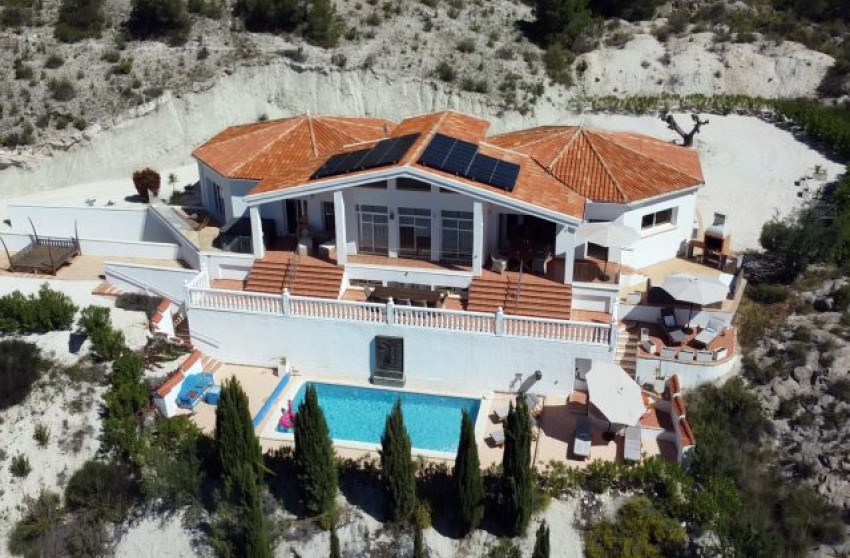 Herverkoop - Villa -
Petrer