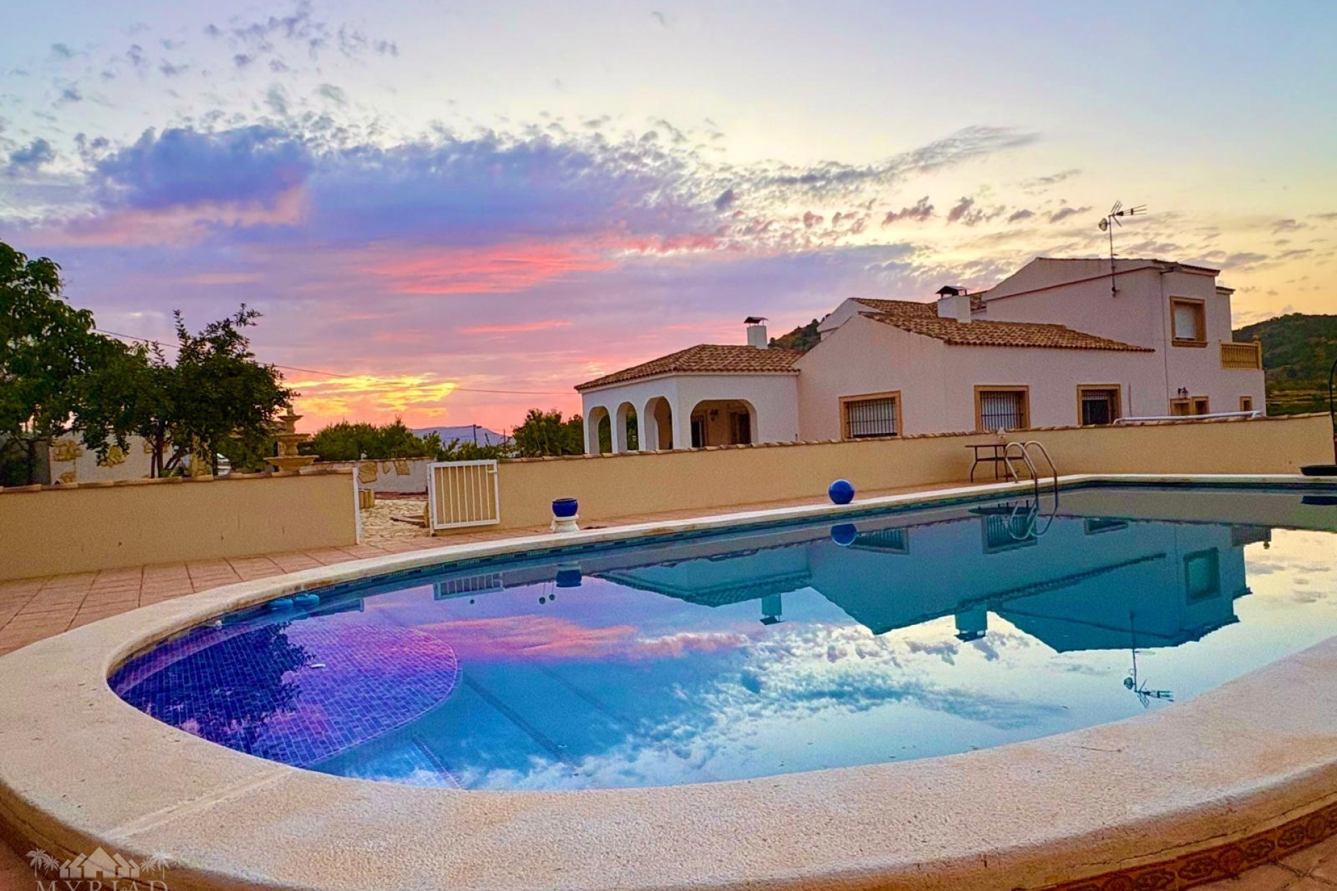 Herverkoop - Villa -
Pinoso - Pinoso Alicante