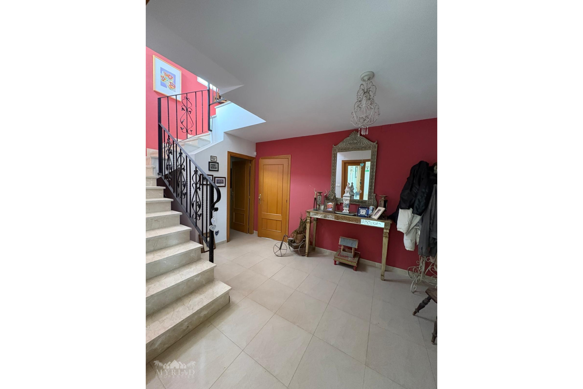 Herverkoop - Villa -
Pinoso - Pinoso Alicante