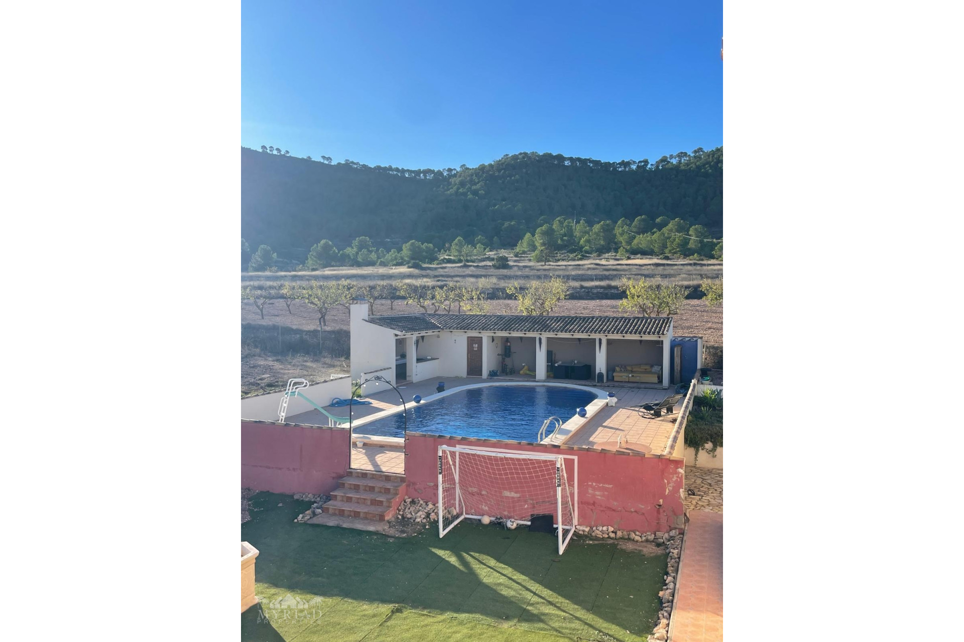 Herverkoop - Villa -
Pinoso - Pinoso Alicante