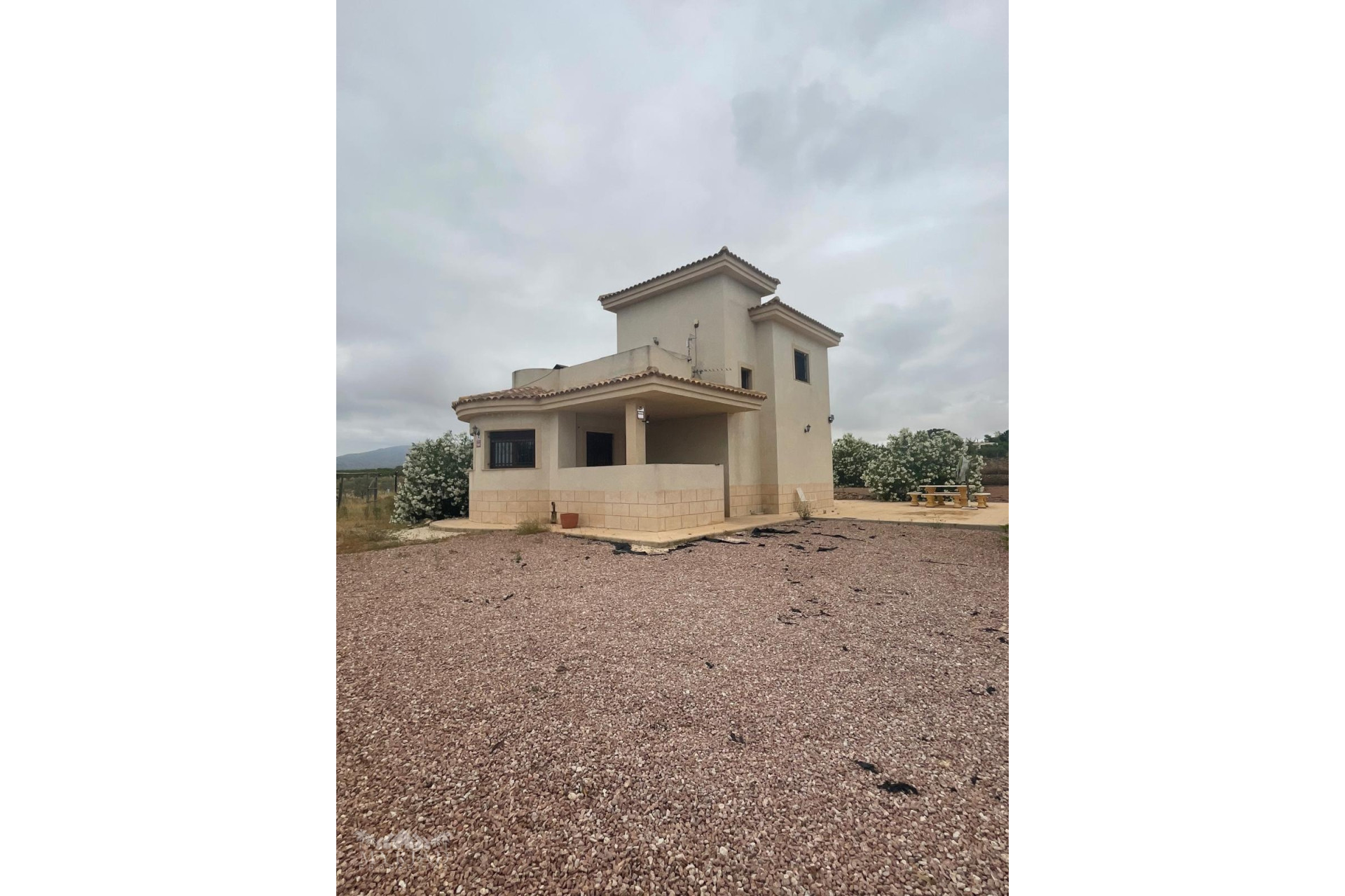 Herverkoop - Villa -
Pinoso - Pinoso Alicante