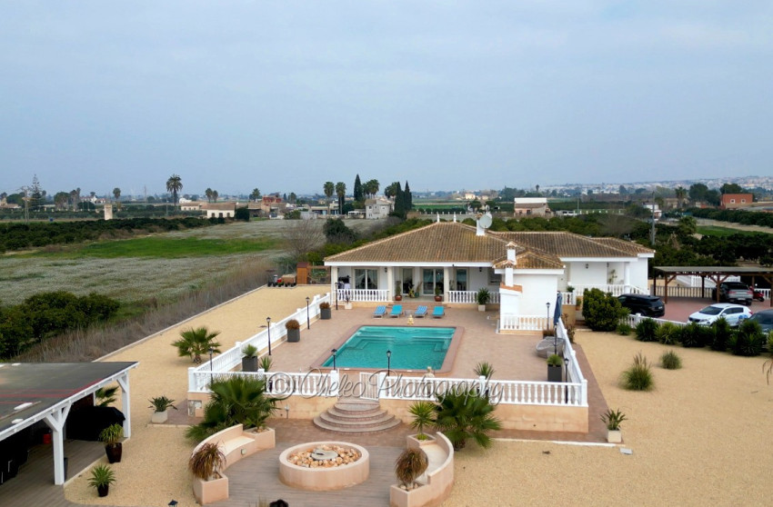 Herverkoop - Villa -
Rojales