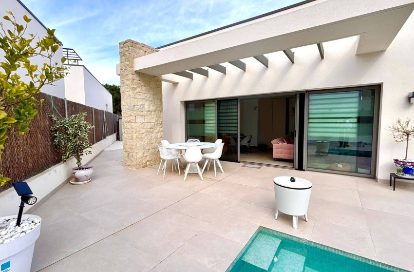 Herverkoop - Villa -
San Miguel de Salinas - Urbanizacion Blue Lagoon