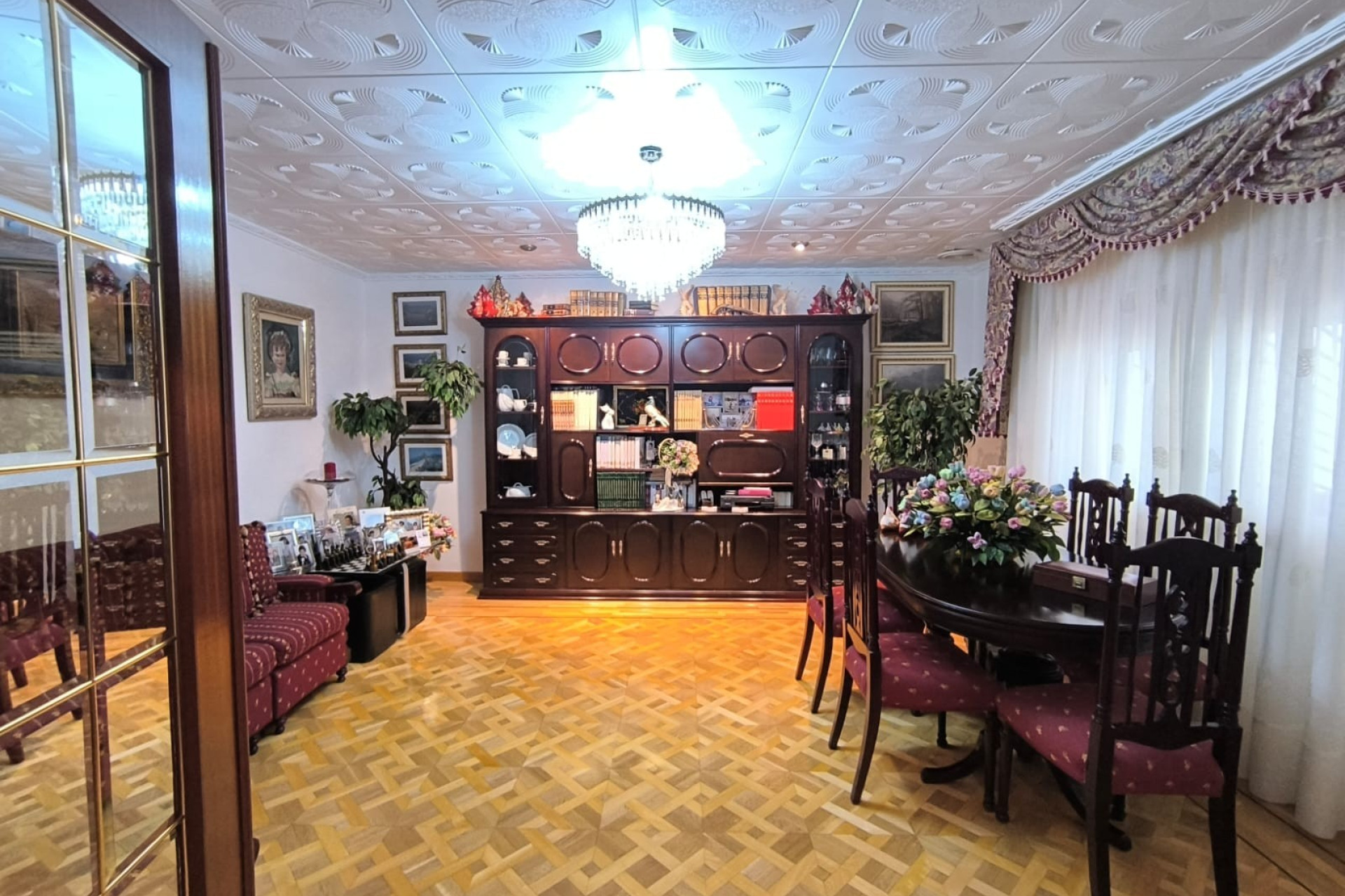 Herverkoop - Villa -
Sax - Inland