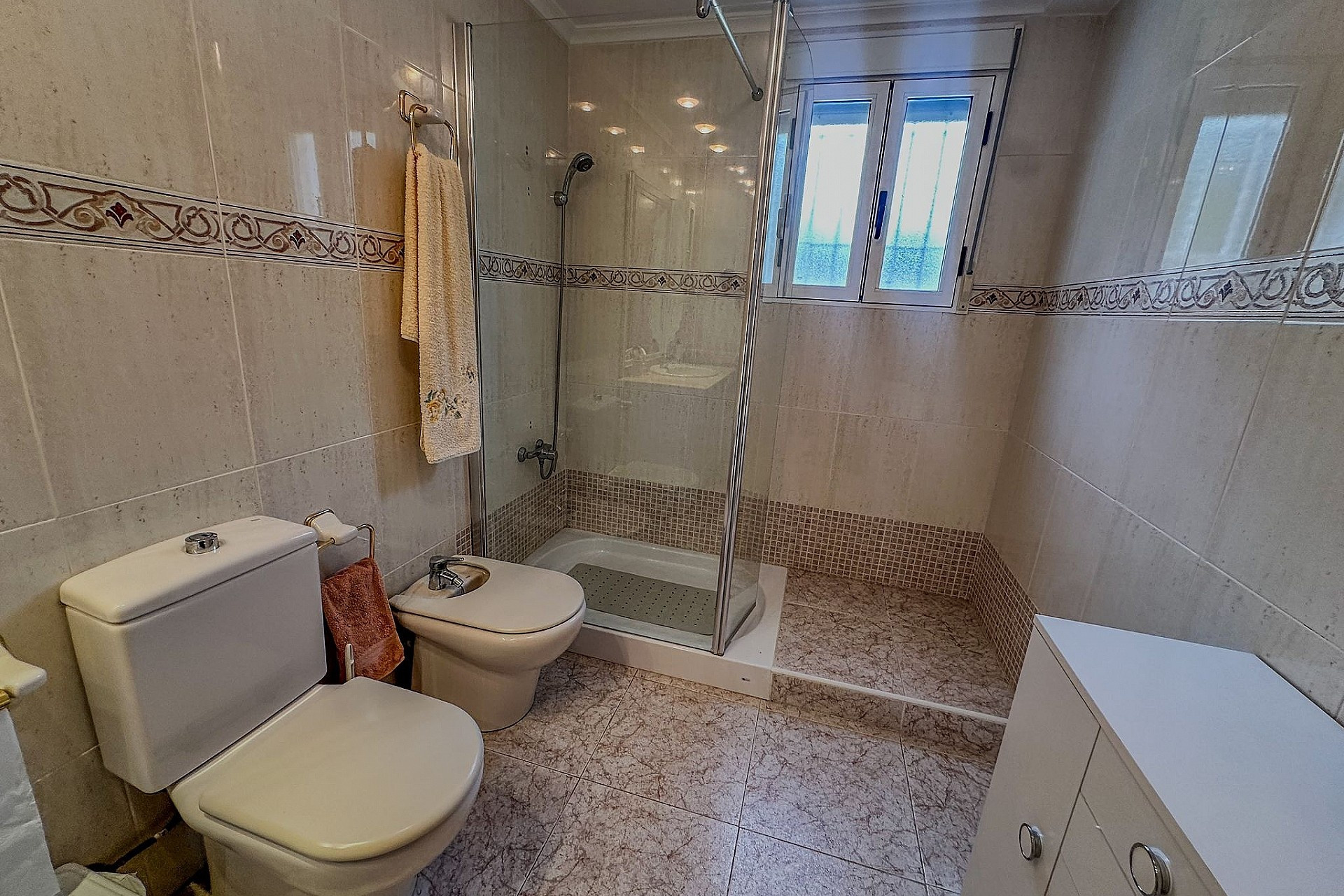 Herverkoop - Villa -
Sax