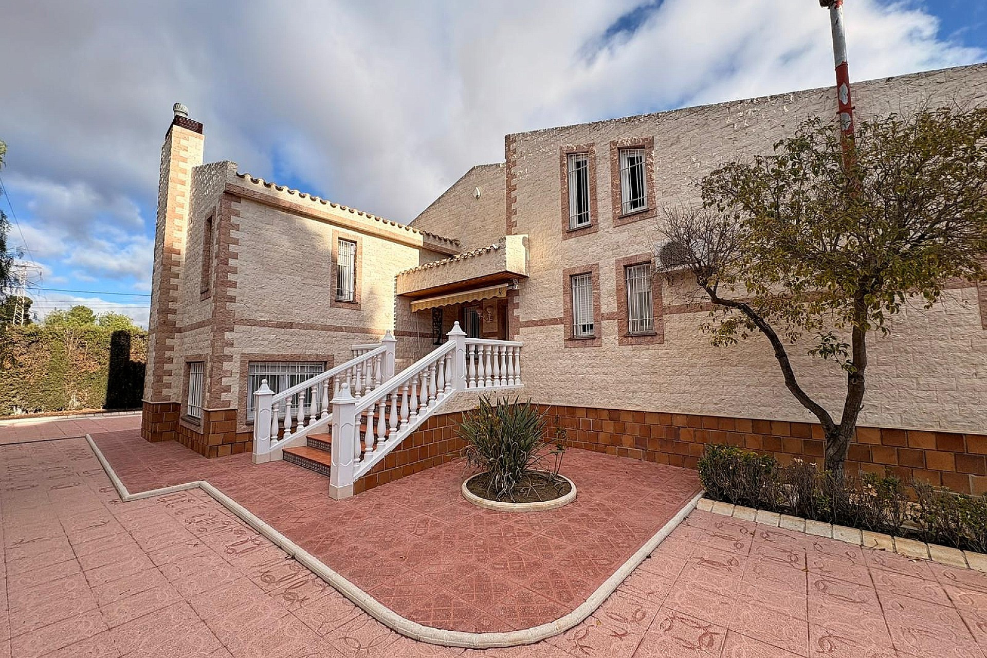 Herverkoop - Villa -
Sax