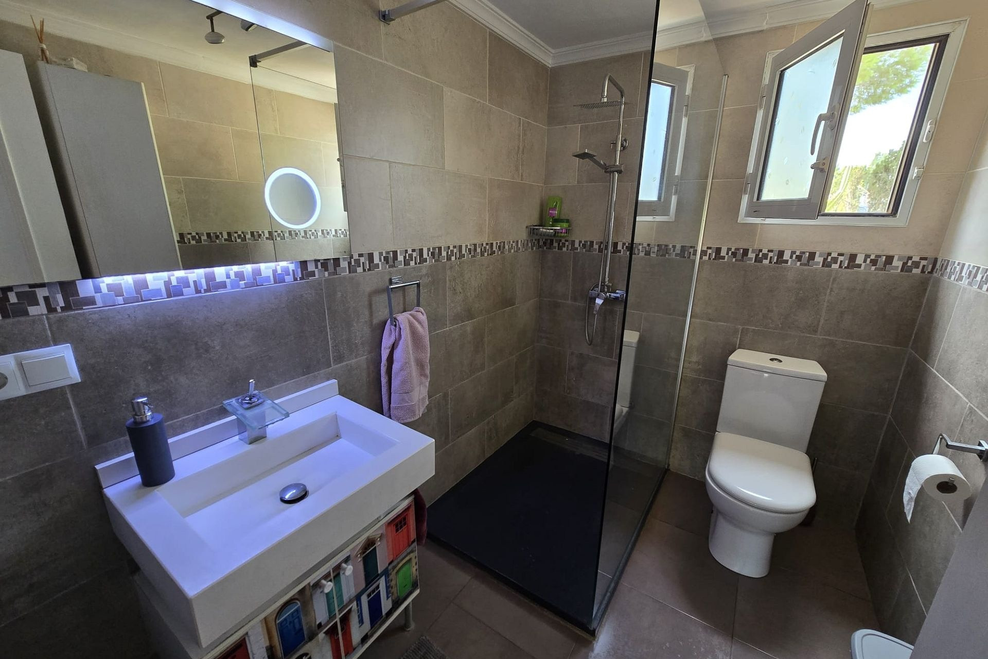 Herverkoop - Villa -
Sax