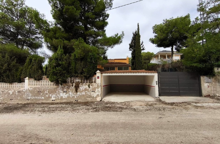 Herverkoop - Villa -
Tibi