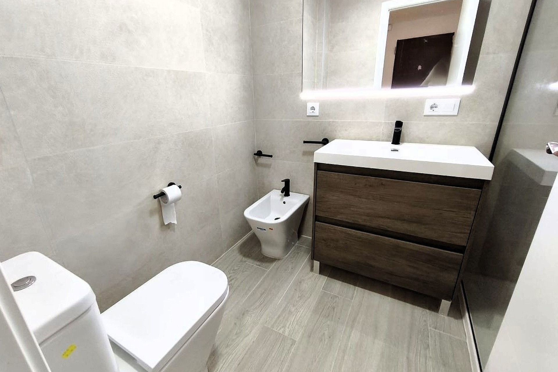 Herverkoop - Villa -
Tibi