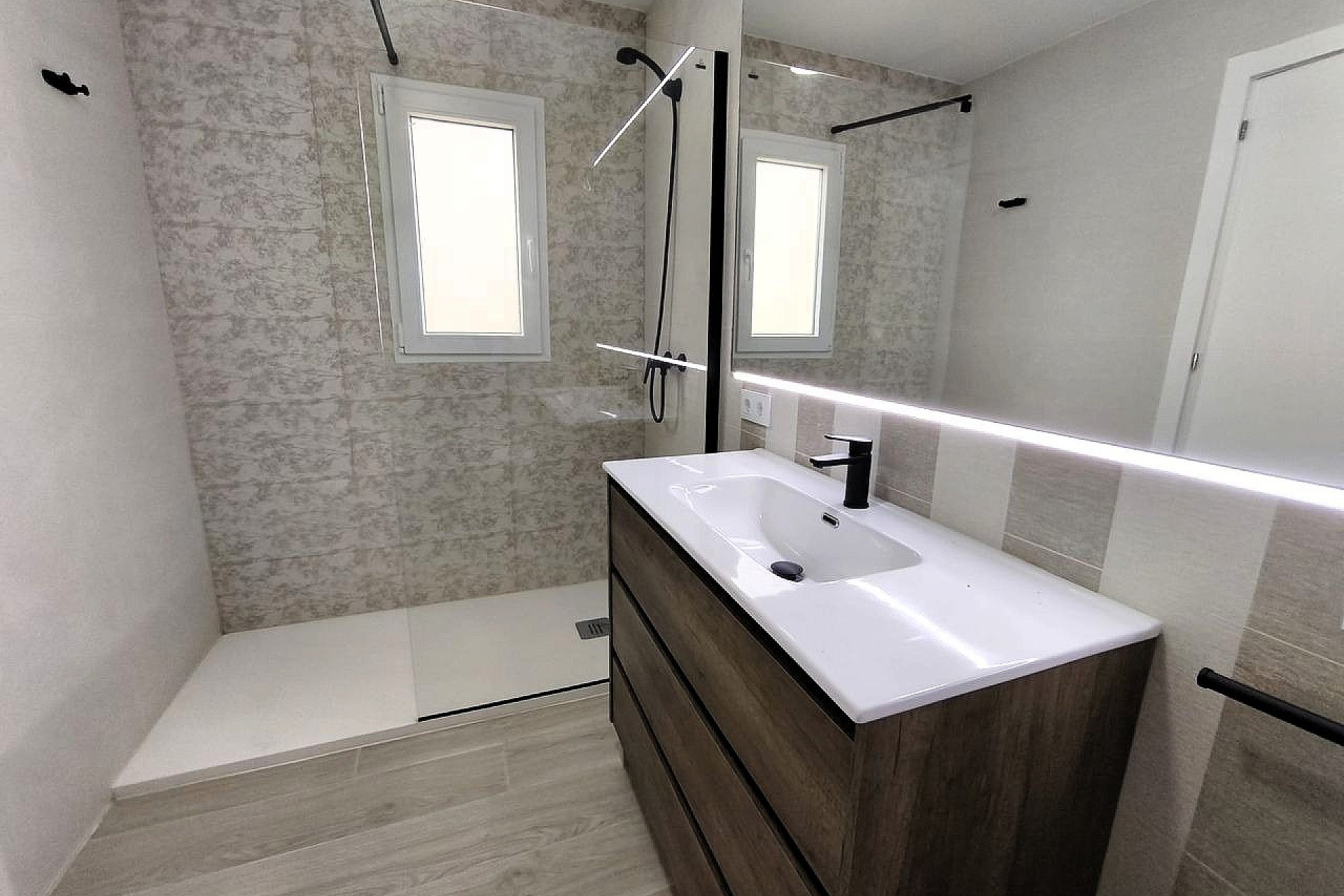 Herverkoop - Villa -
Tibi