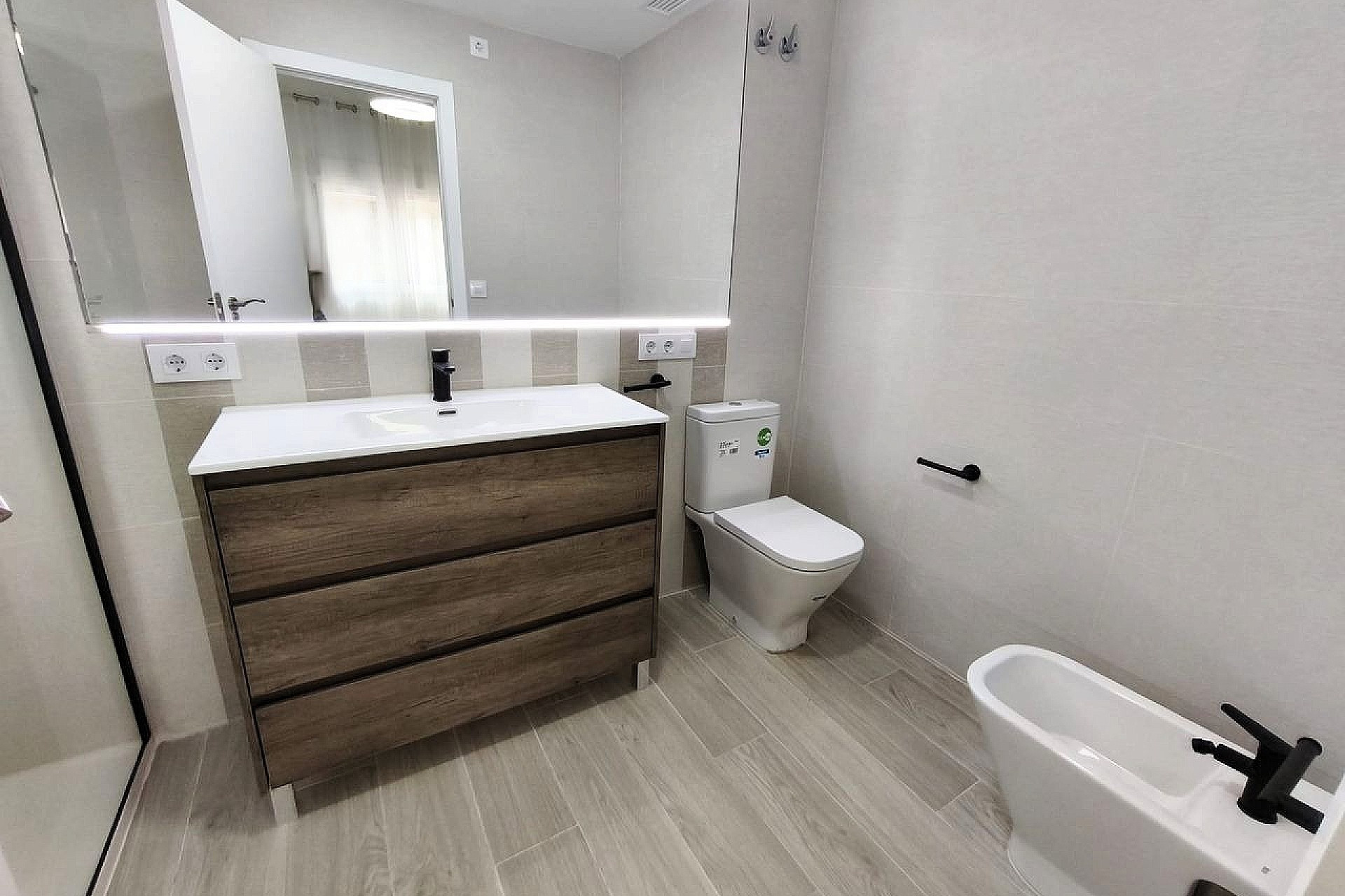 Herverkoop - Villa -
Tibi