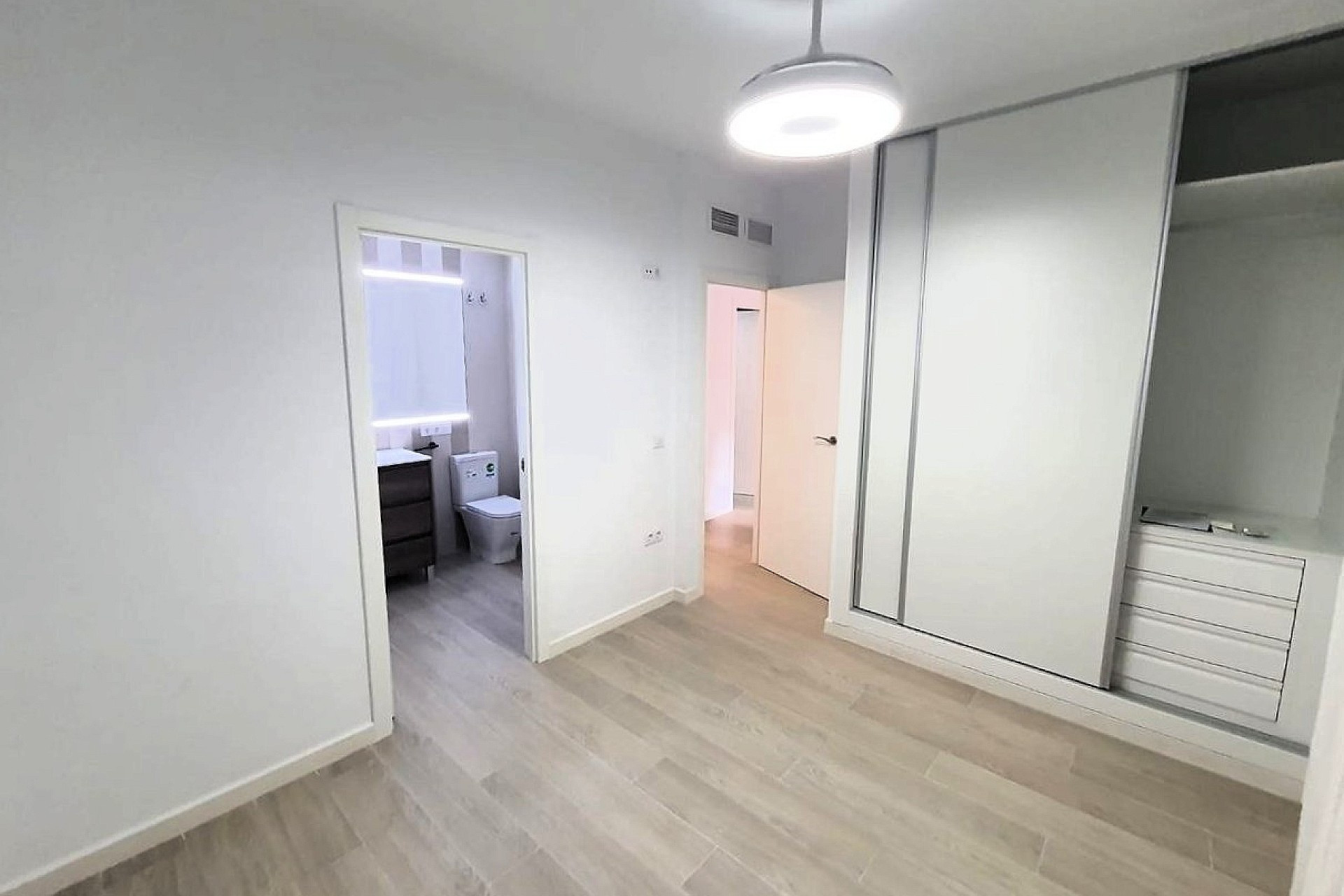 Herverkoop - Villa -
Tibi