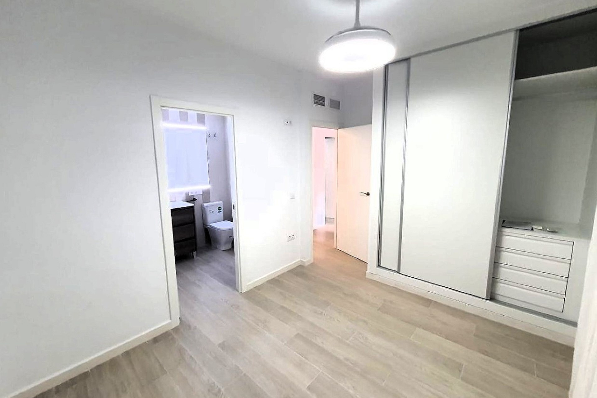 Herverkoop - Villa -
Tibi