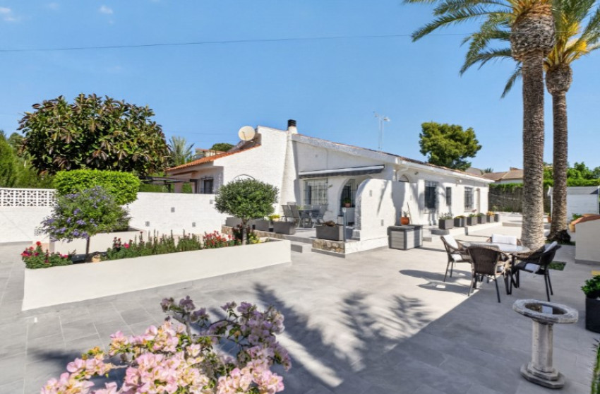 Herverkoop - Villa -
Torrevieja - Costa Blanca