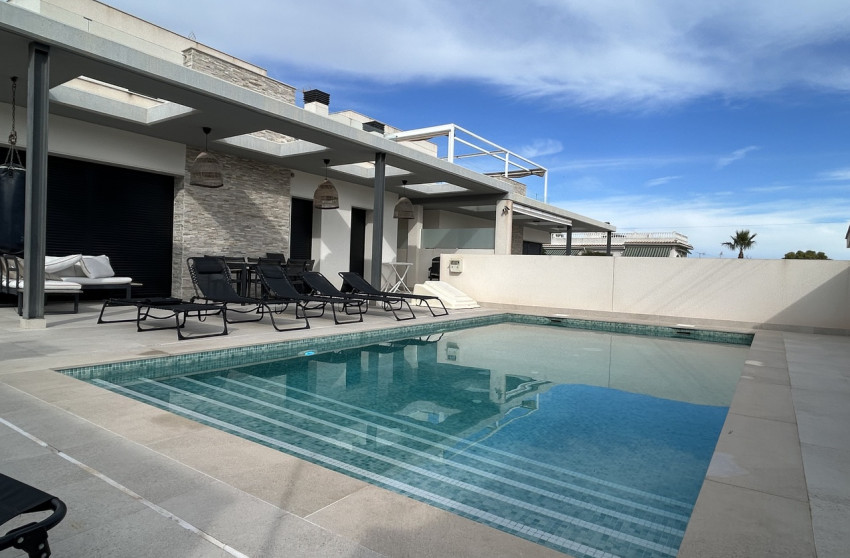 Herverkoop - Villa -
Torrevieja - Los Balcones