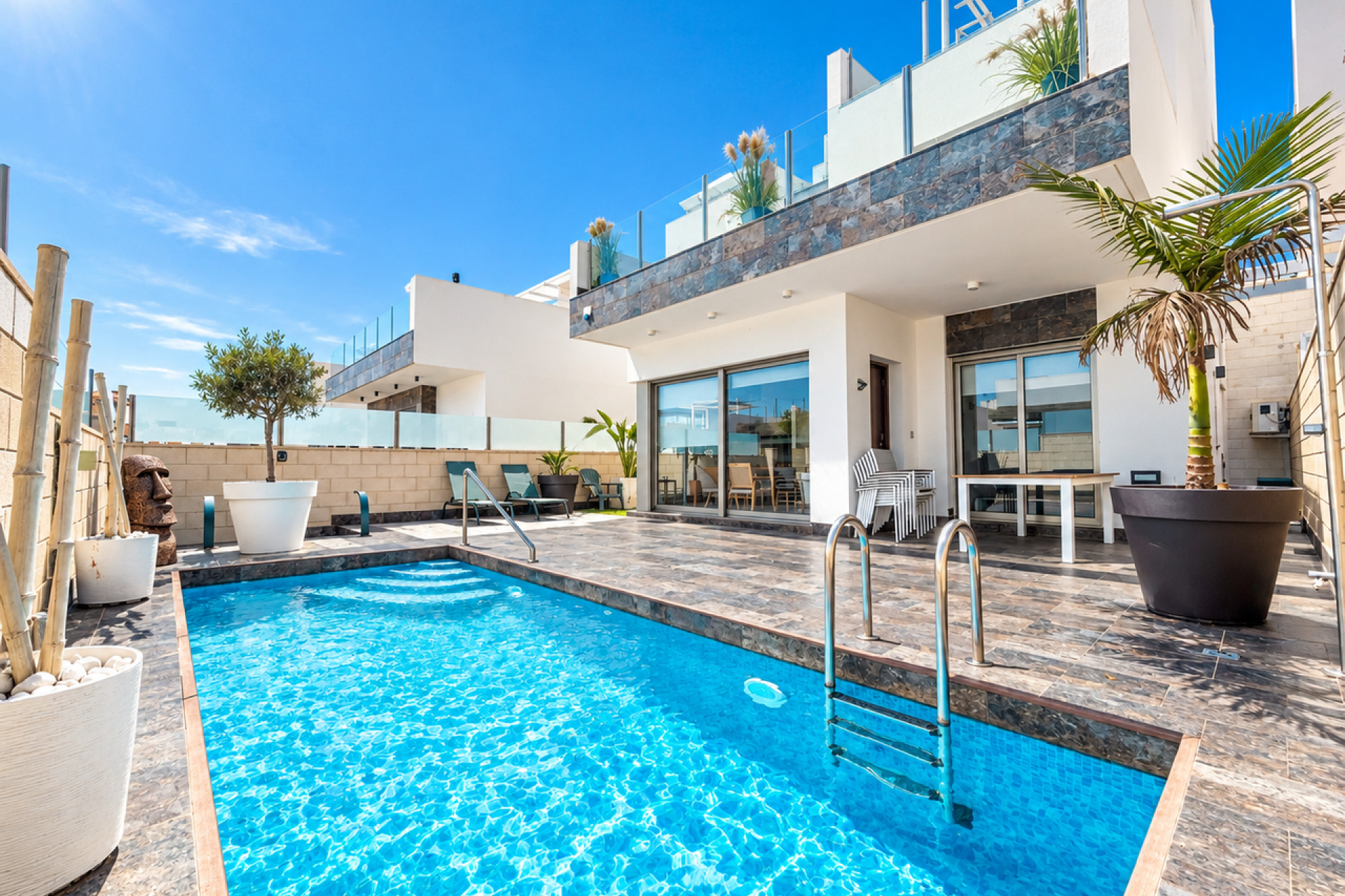 Herverkoop - Villa -
Villamartín - Costa Blanca