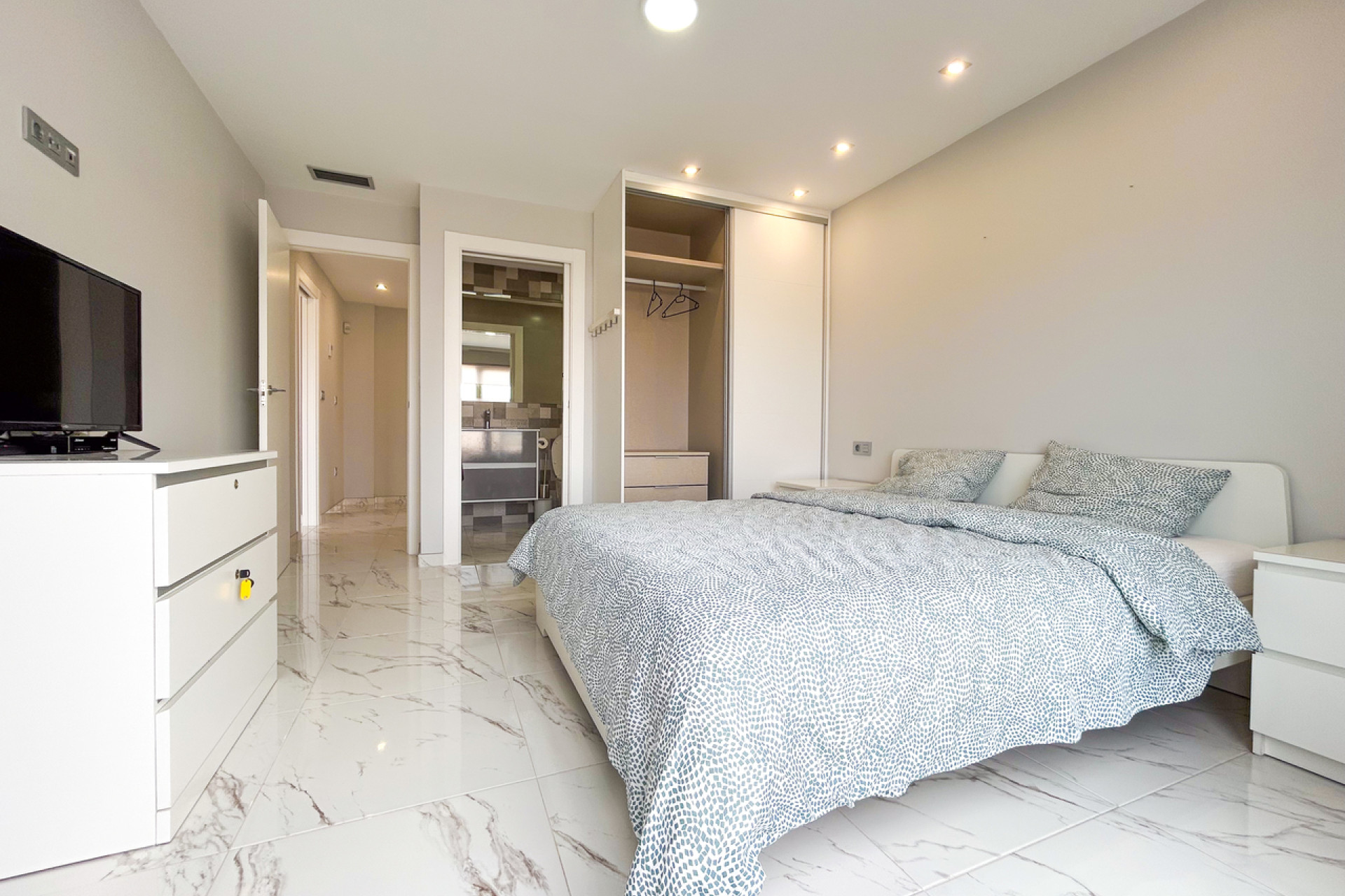 Herverkoop - Villa -
Villamartín - Costa Blanca