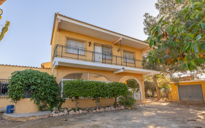 Landhuis - Herverkoop -
            Los Montesinos - EE-7318