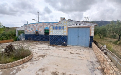 Maison de campagne - Revente -
            Yecla - AC023