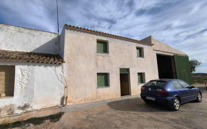 Maison de campagne - Revente -
            Yecla - SI-70023