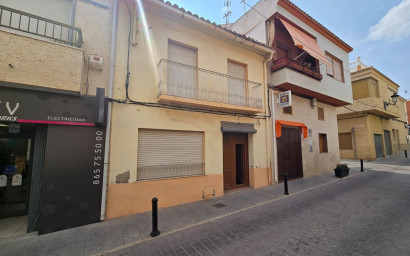 Maison mitoyenne - Revente -
            Salinas - 47708