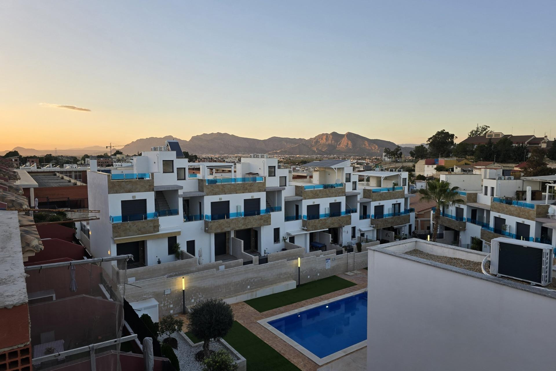 Nouvelle construction - Maison mitoyenne -
Bigastro - pueblo