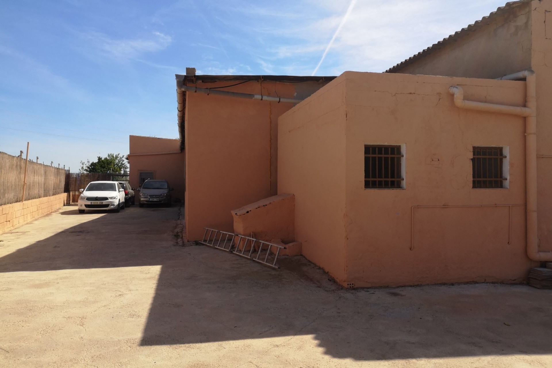 Resale - 5. Finca / Country Property -
Los Montesinos