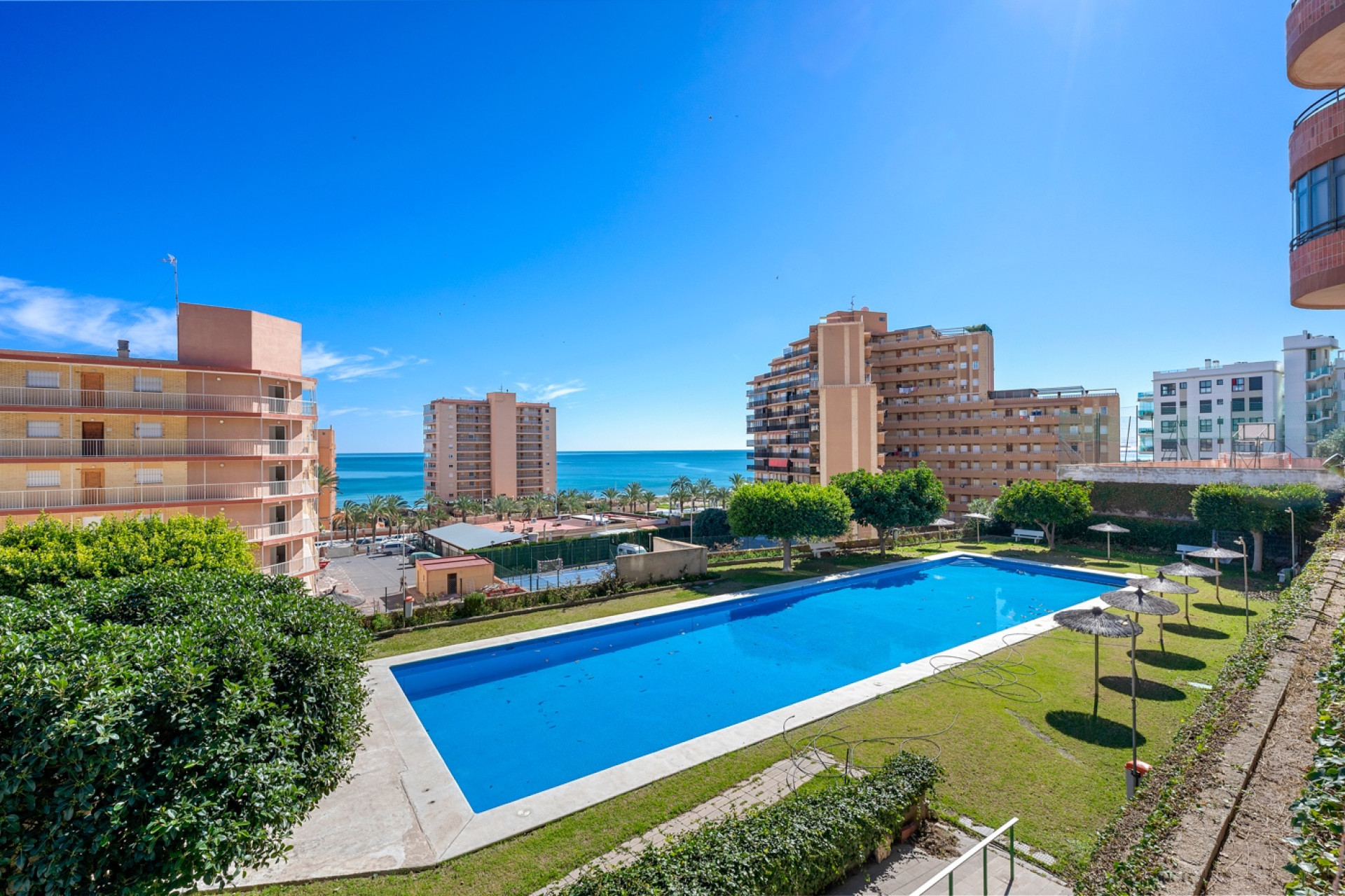 Resale - Apartment -
Arenales del Sol - Segunda linea playa
