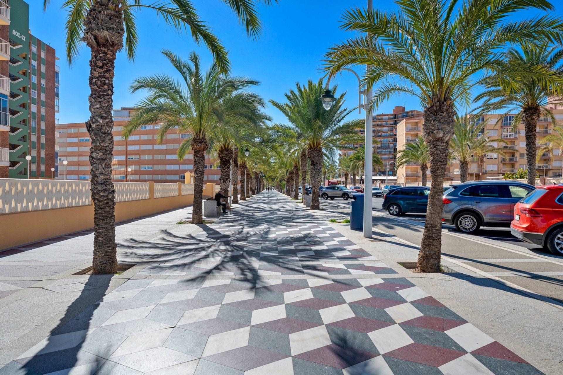 Resale - Apartment -
Arenales del Sol - Segunda linea playa