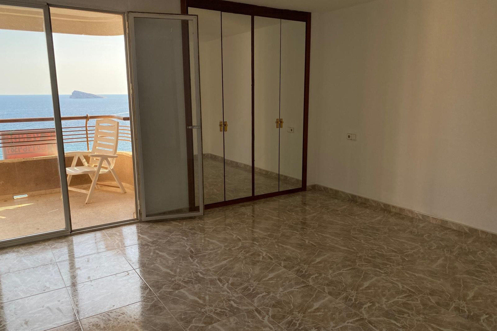 Resale - Apartment -
Benidorm - 1ª Linea De Playa