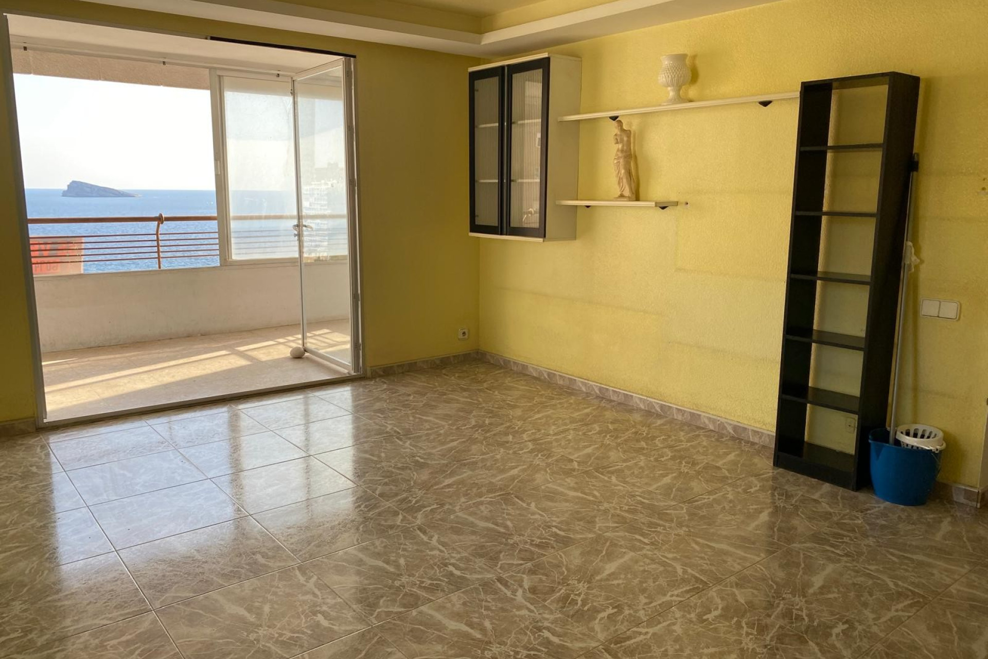 Resale - Apartment -
Benidorm - 1ª Linea De Playa